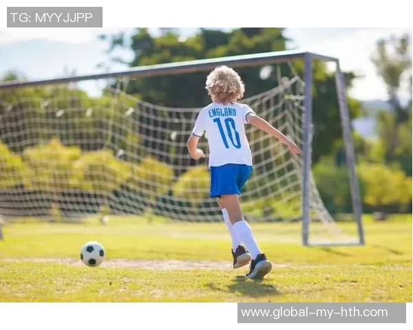 女生足球运动中的腿部力量与美丽的完美结合探讨